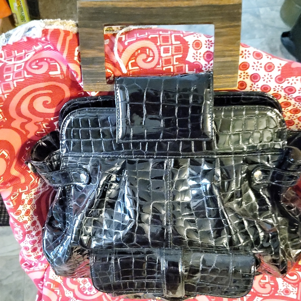 Zina Eva Black Leather Wood Handle Purse